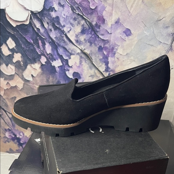 Vionic WILLA Black Wedge Loafer with Lug Sole - Picture 4 of 9